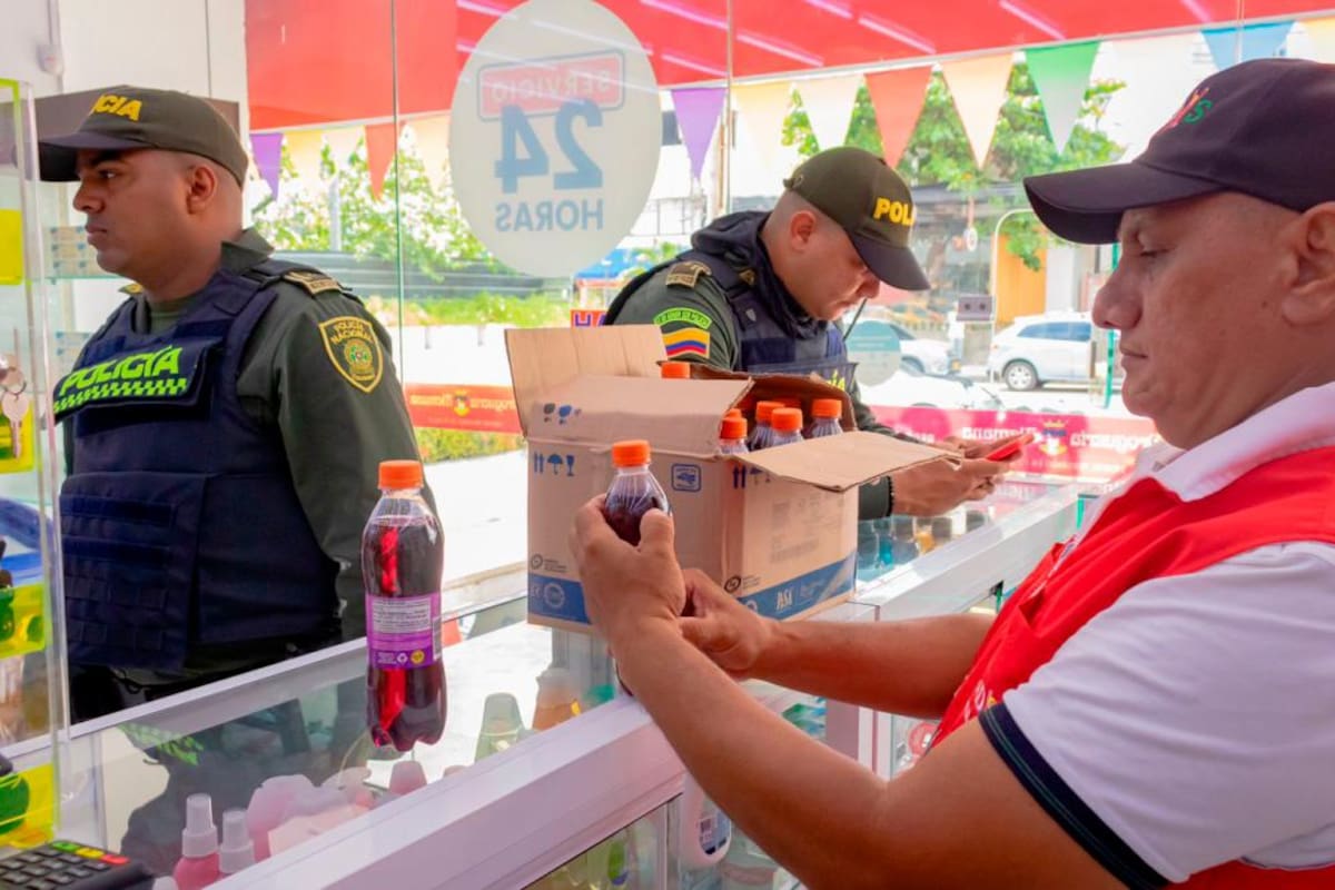 Decomisan licor y medicamentos en negocios en el Centro Histórico