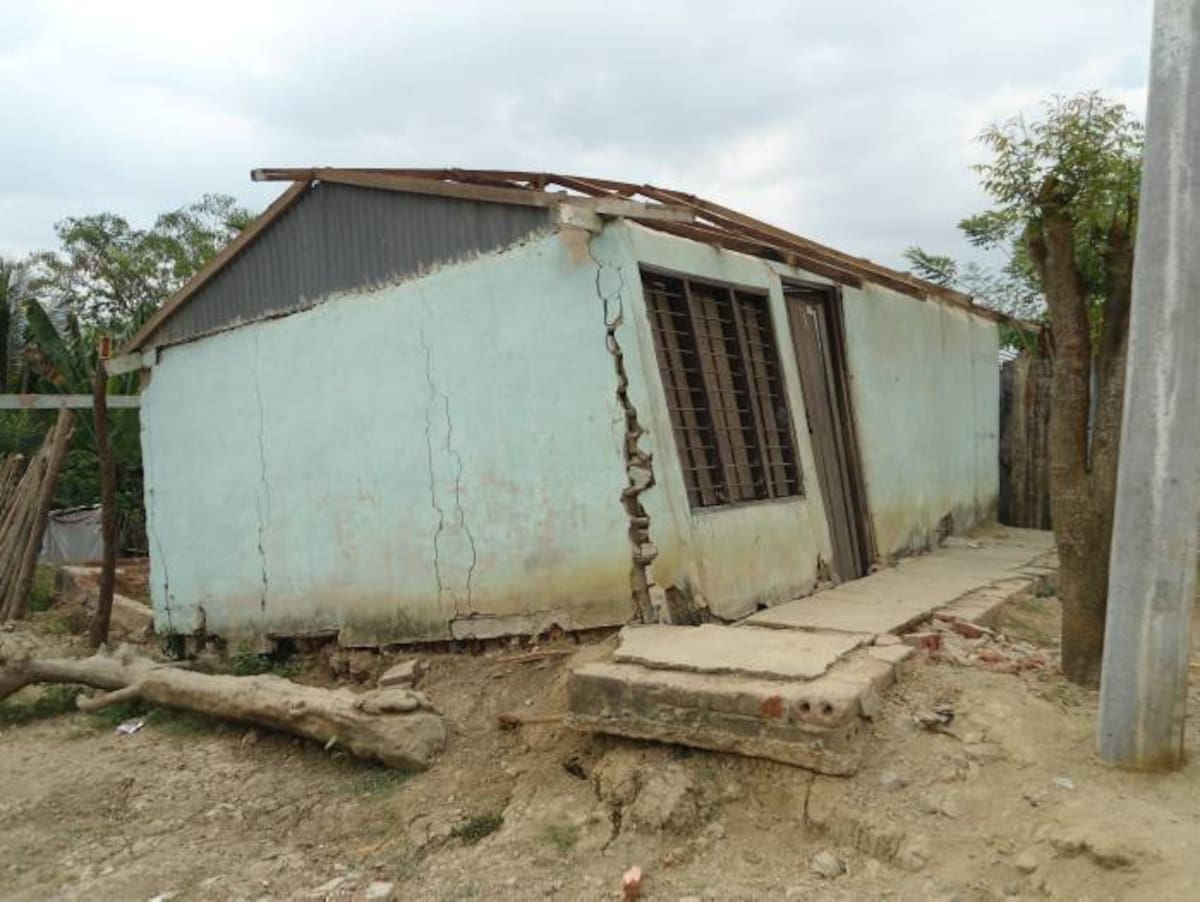 Según Acuecar, el desplome del terreno y de las casas es por problemas del suelo, más no por la construcción del tanque de almacenamiento de agua. LILA LEYVA VILLARREAL, CORRESPONSAL EL UNIVERSAL