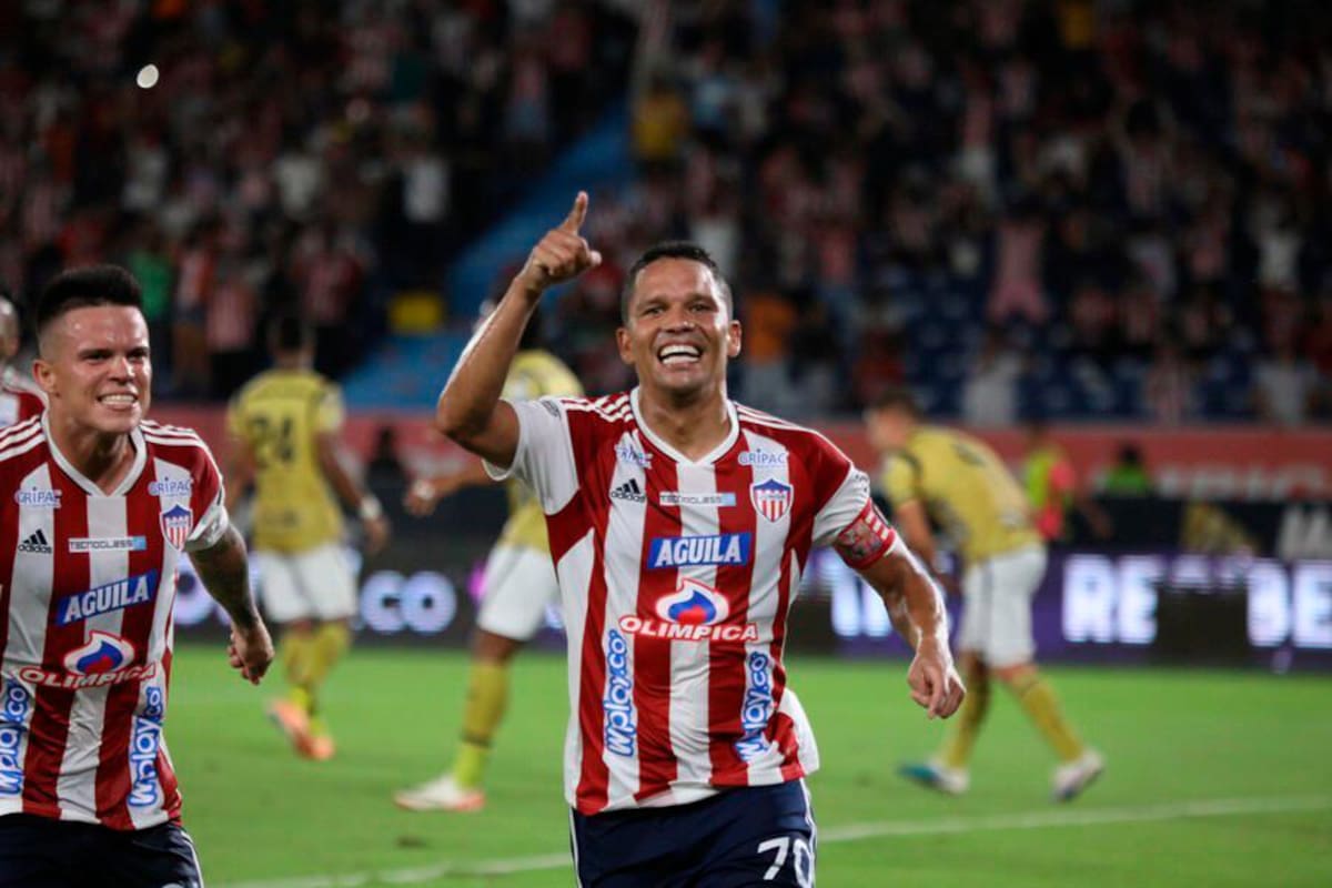 Carlos Bacca, quien superó los 100 ‘tantos’ con Junior, es el goleador de la Liga