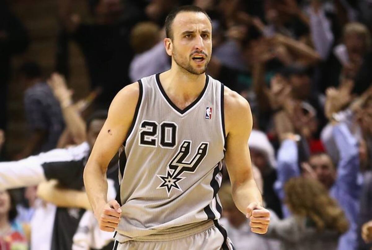 Un triple del argentino Manu Ginóbili le dio el triunfo a los Spurs por 129-127 sobre los Warriors. AFP RONALD MARTINEZ