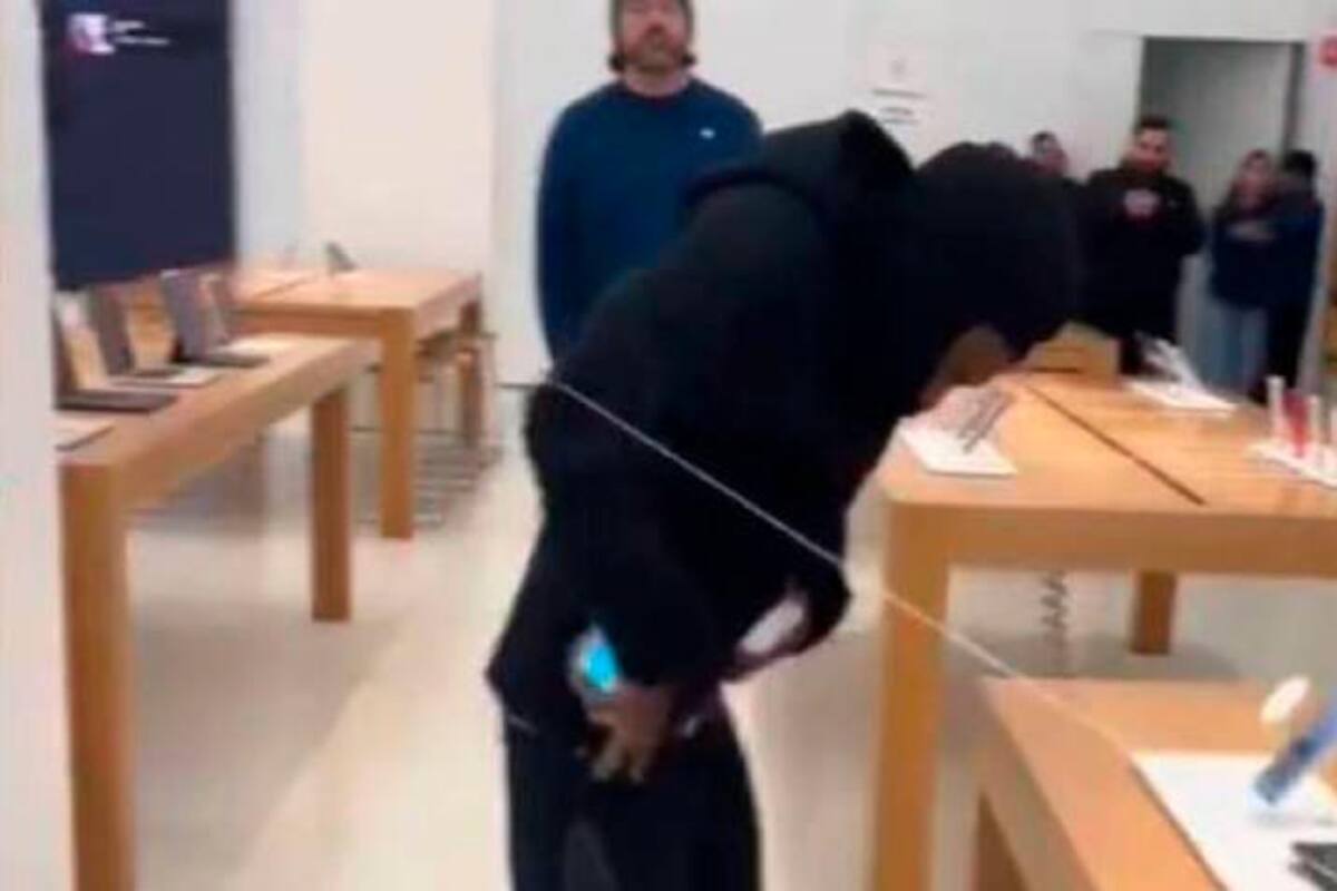 Video: hombre se roba 49 iphones de las mesas de exhibición de una tienda