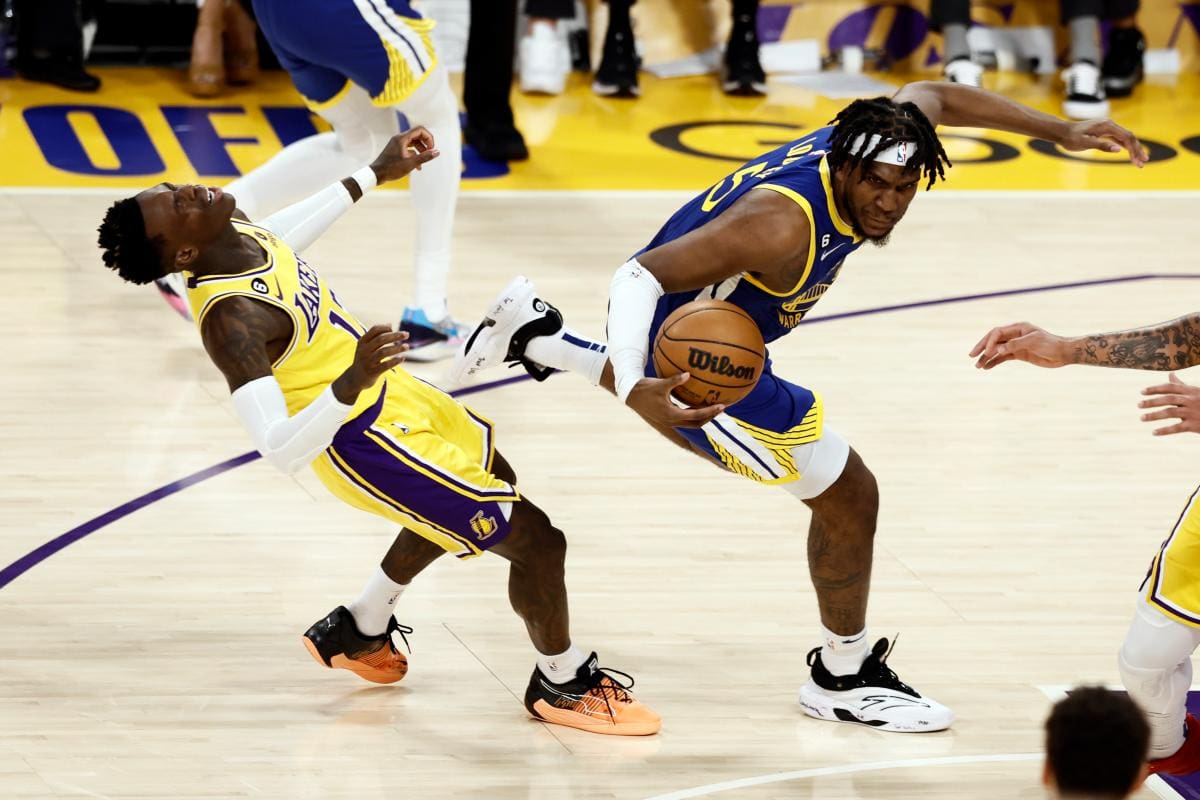 Los Lakers se ponen a una victoria de la final en el Oeste