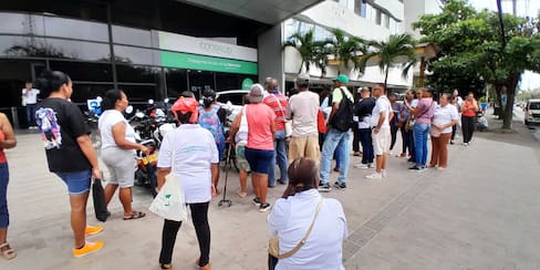 Usuarios de Coosalud se toman la sede de Cartagena: exigen atención médica
