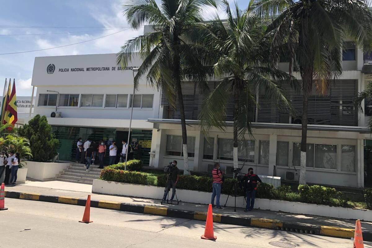 A indagatoria preliminar policía capturado por hurto de celulares