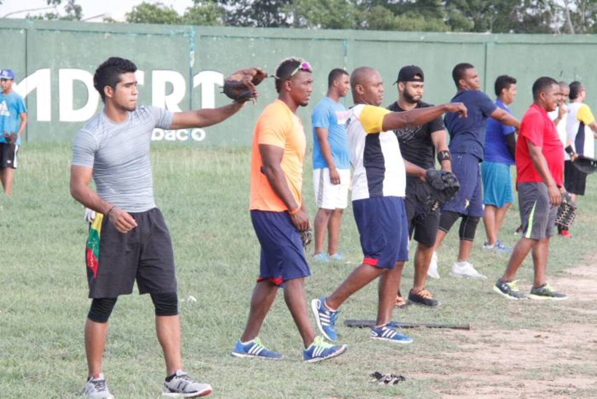 Bolívar entrenó ayer en el estadio Rafael Naar de Turbaco y definió su roster para la Serie Internacional de Béisbol. LUIS APARICIO EL UNIVERSAL