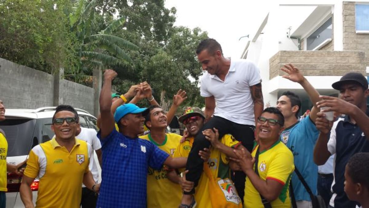 La hinchada recibió como un ídolo a Wílder Medina. GABRIEL JAIME GARCÍA GARCÍA