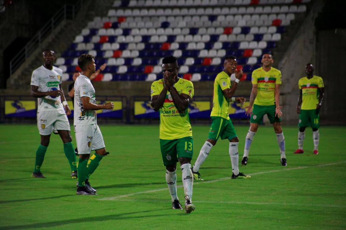 Real Cartagena pierde, cede terreno y se complica