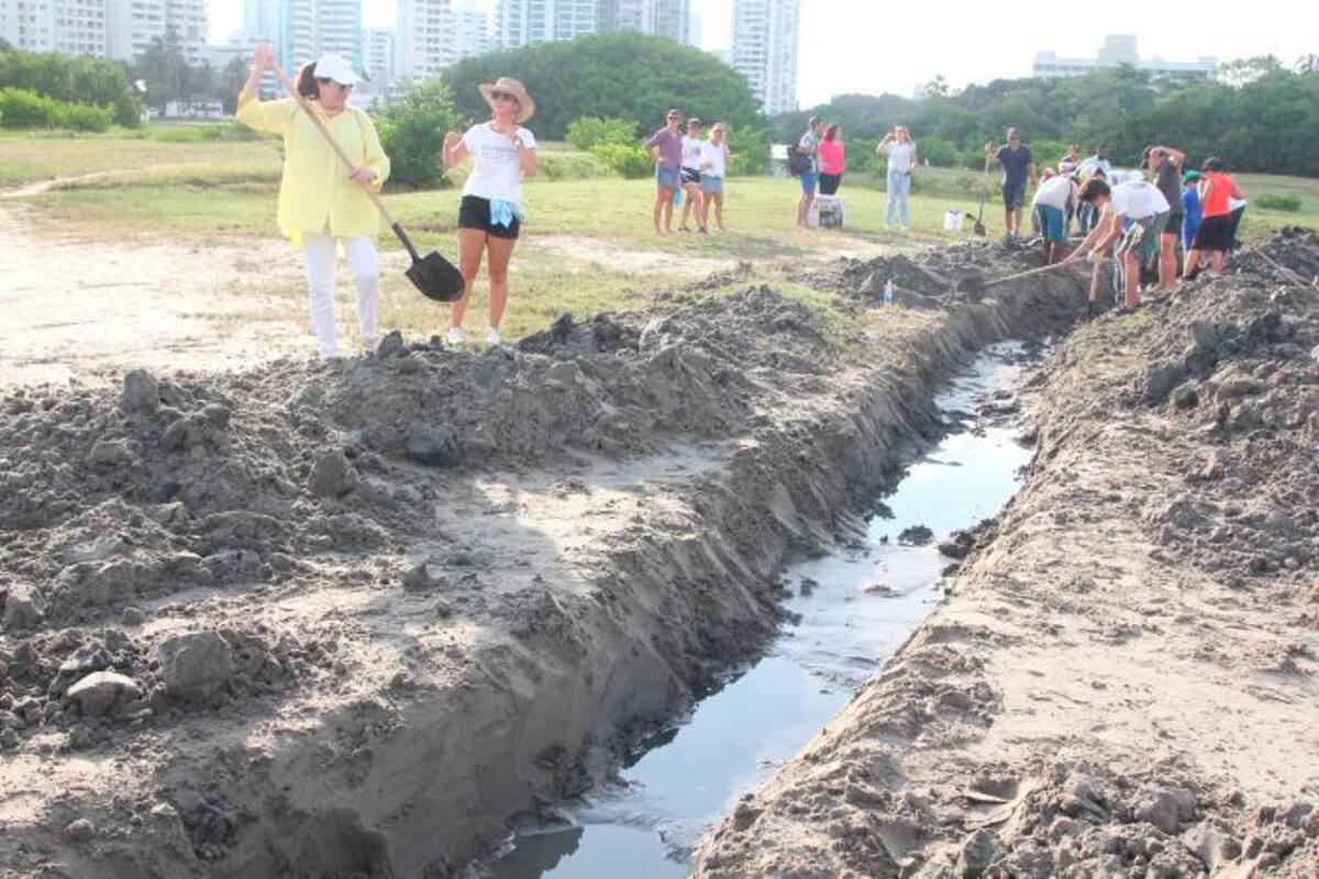 Tras mortandad de peces, comunidad abre El Laguito