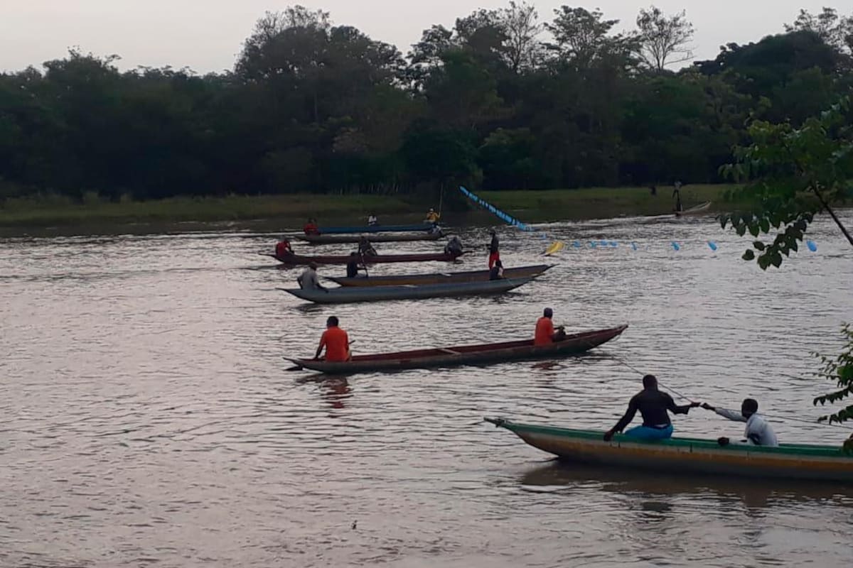 Campesinos en Mahates bloquean el Canal del Dique