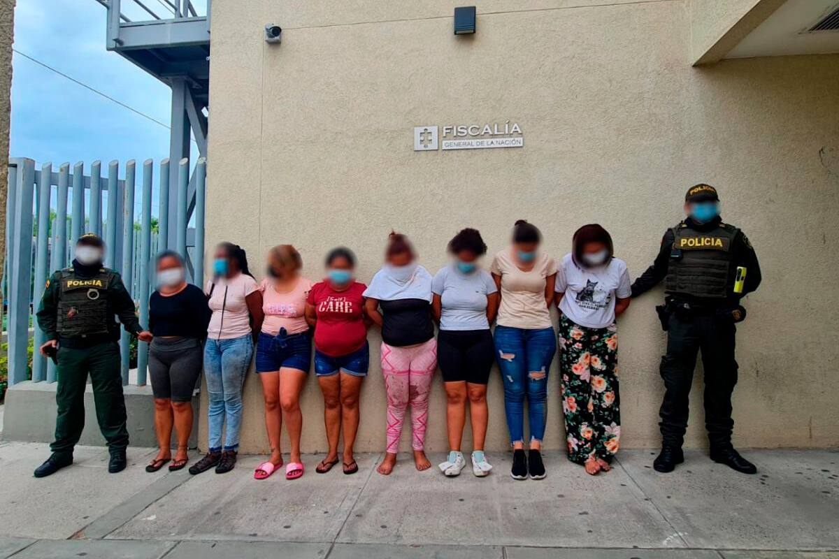 Ocho capturadas: se fueron a los golpes por bailar con el mismo hombre