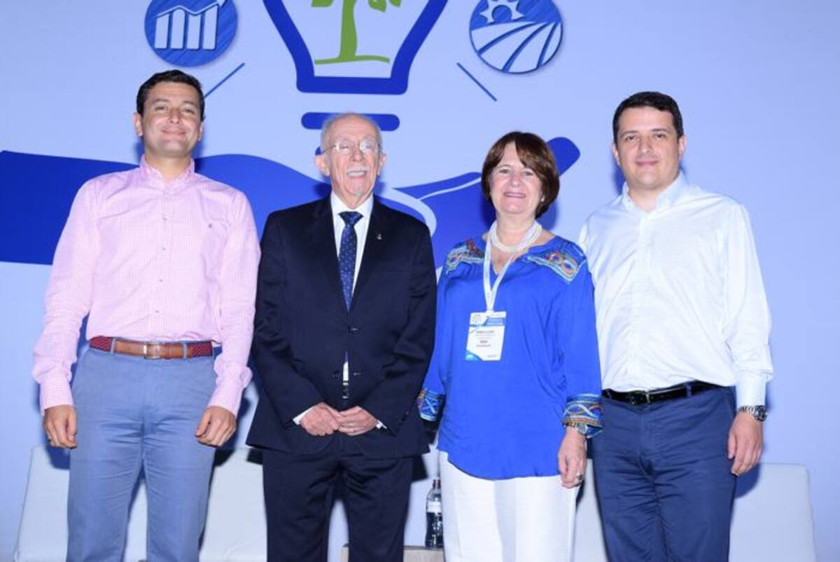 Jorge Castaño Gutiérrez, Claudio González-Vega, María Clara Hoyos Jaramillo y Miguel Ángel Charria Liévano. CORTESÍA