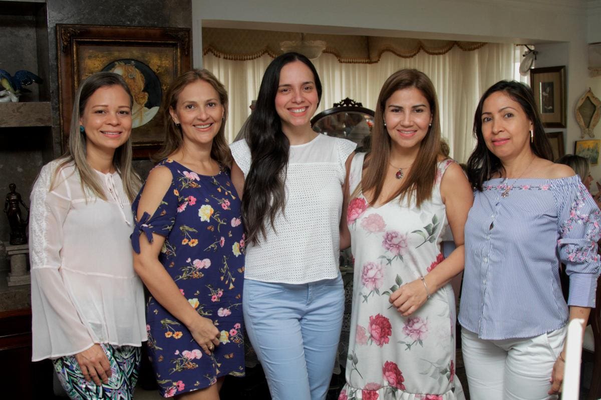 Berenice Rodríguez, Lucy Restom, Jannia Bustillo, María Claudia Vergara e Ibis Ching.