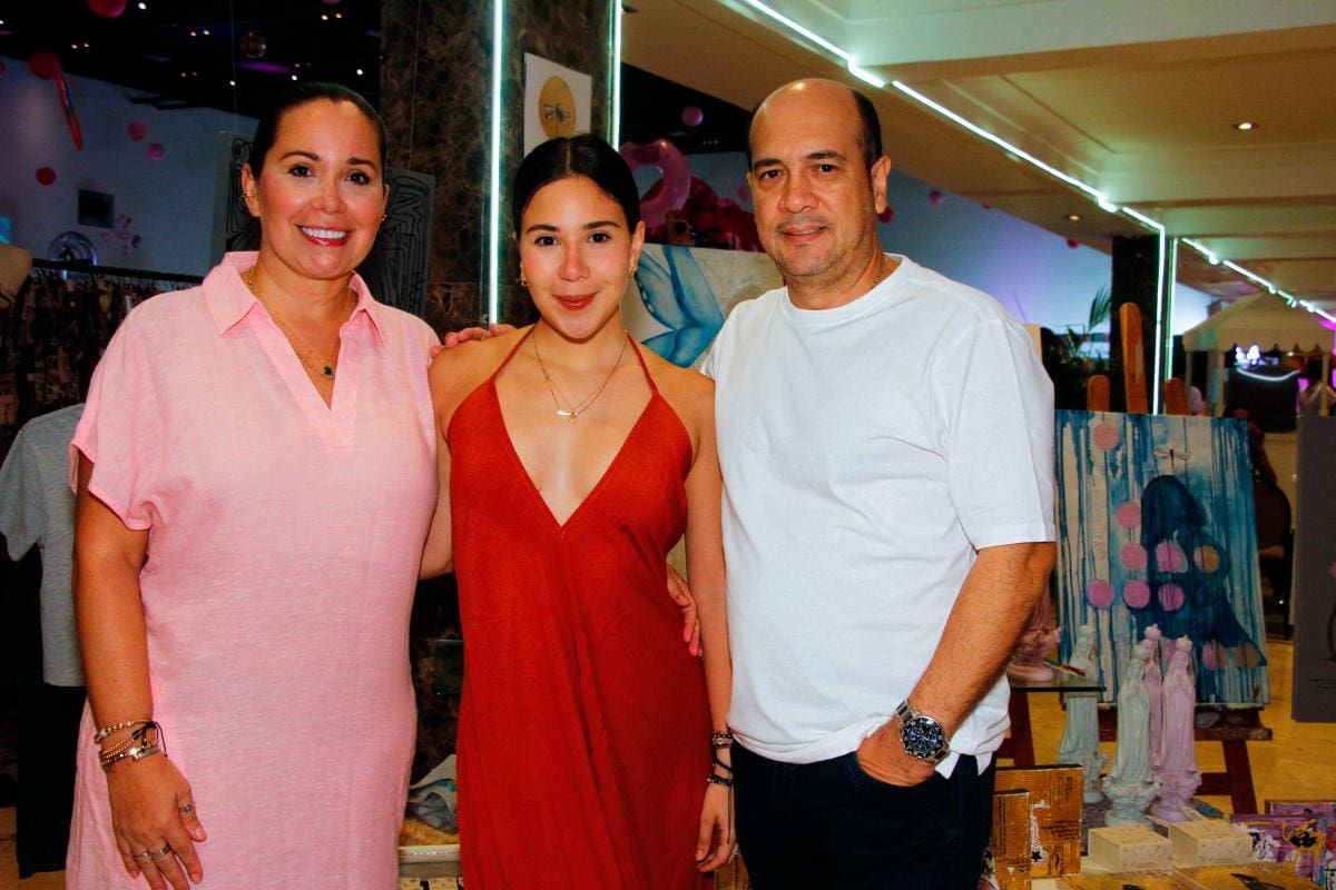 Susana Sarabia, Silvana Noriega y Armando Noriega.