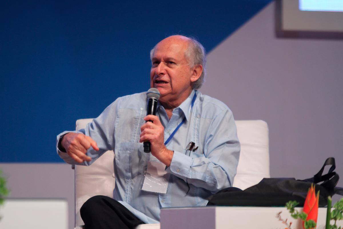 Manuel Elkin Patarroyo trabaja en una vacuna contra el COVID-19