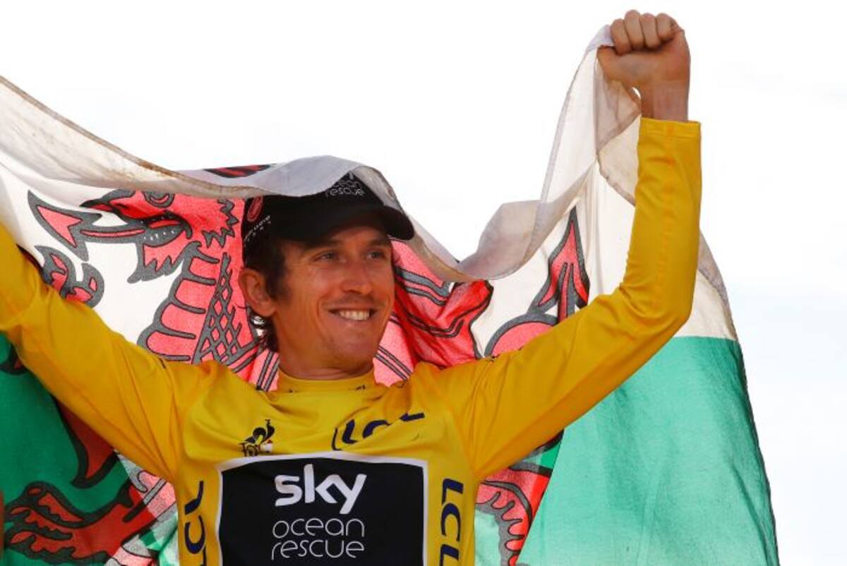 Geraint Thomas celebra el título del Tour de Francia. AP Christophe Ena