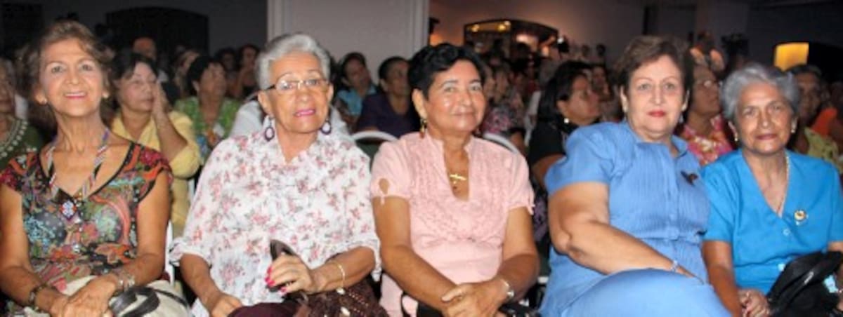 Socorro de Barrios, Amparo Bedoya, Concepción de Patrón, Lucy de Bustillo y Elina Angulo.