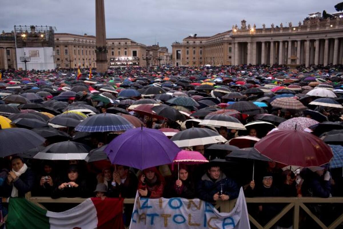 Miles de católicos aclamaron a Francisco I FOTOS AFP -AP