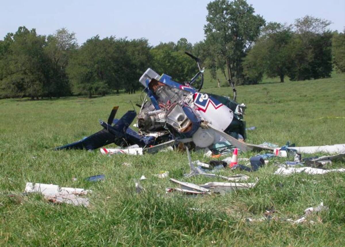 El helicóptero era operado por una subsidiaria de Air Methods Corp. de Englewood, Colorado, el mayor proveedor de servicios de transporte aéreo para emergencias médicas en Estados Unidos. Las políticas de la compañía prohíben que los pilotos utilicen dispositivos electrónicos durante el vuelo. AP