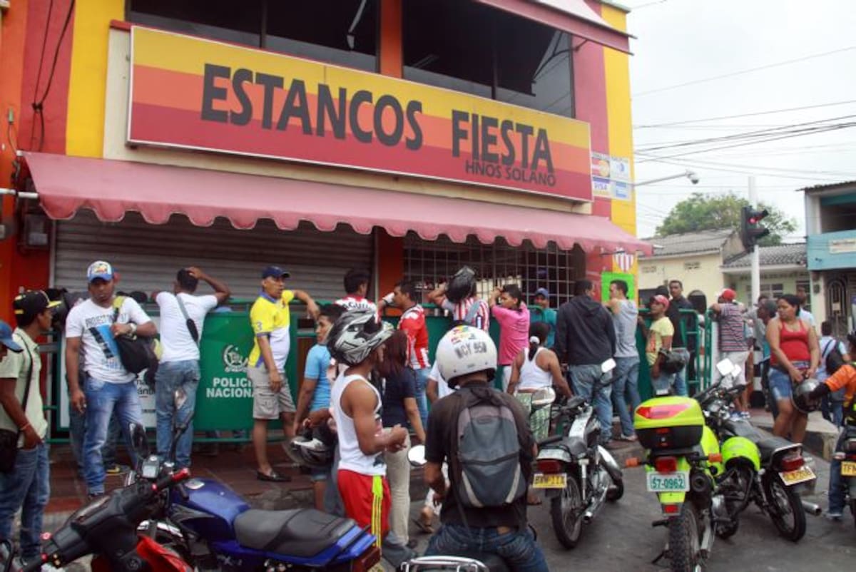 Hinchas se enfrentaron con las autoridades cuando se agotaron las boletas para la final de la Liga Postobón. COLPRENSA
