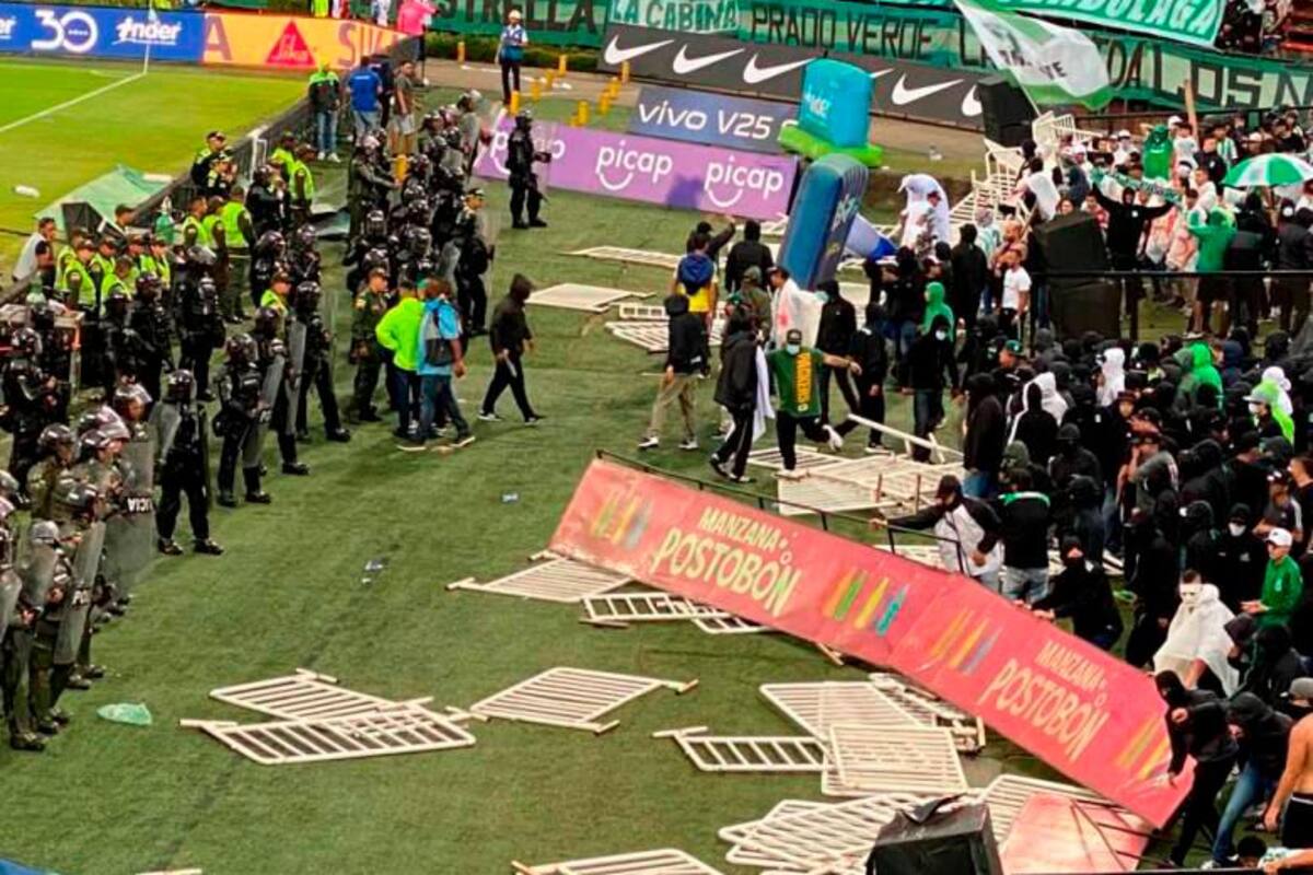 Video: Los fuertes enfrentamientos entre hinchas de Nacional y la Policía