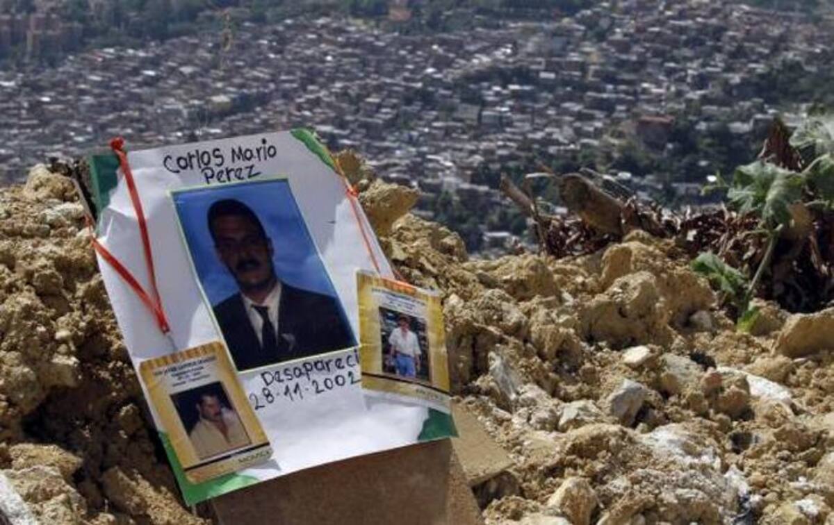La Escombrera de la comuna 13. Allí yacen los cuerpos de quienes fueron asesinados por milicianos o por paramilitares, que se enfrentaban por el control de la zona, principalmente, entre 2002 y 2003. COLPRENSA