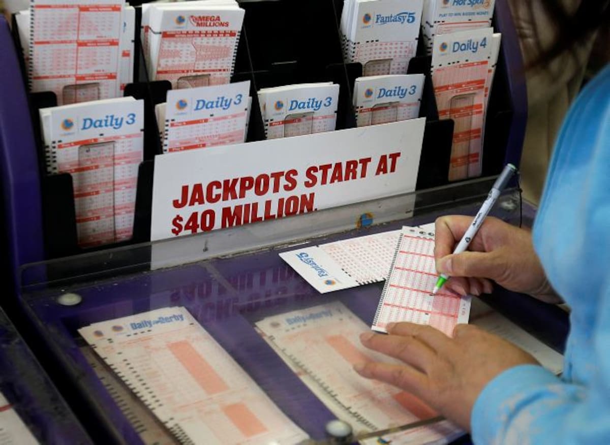 Pese a que las posibilidades de ganar el Powerball son muy pocas, miles de estadounidenses confían en su suerte para intentar ganarlo. AP Ben Margot