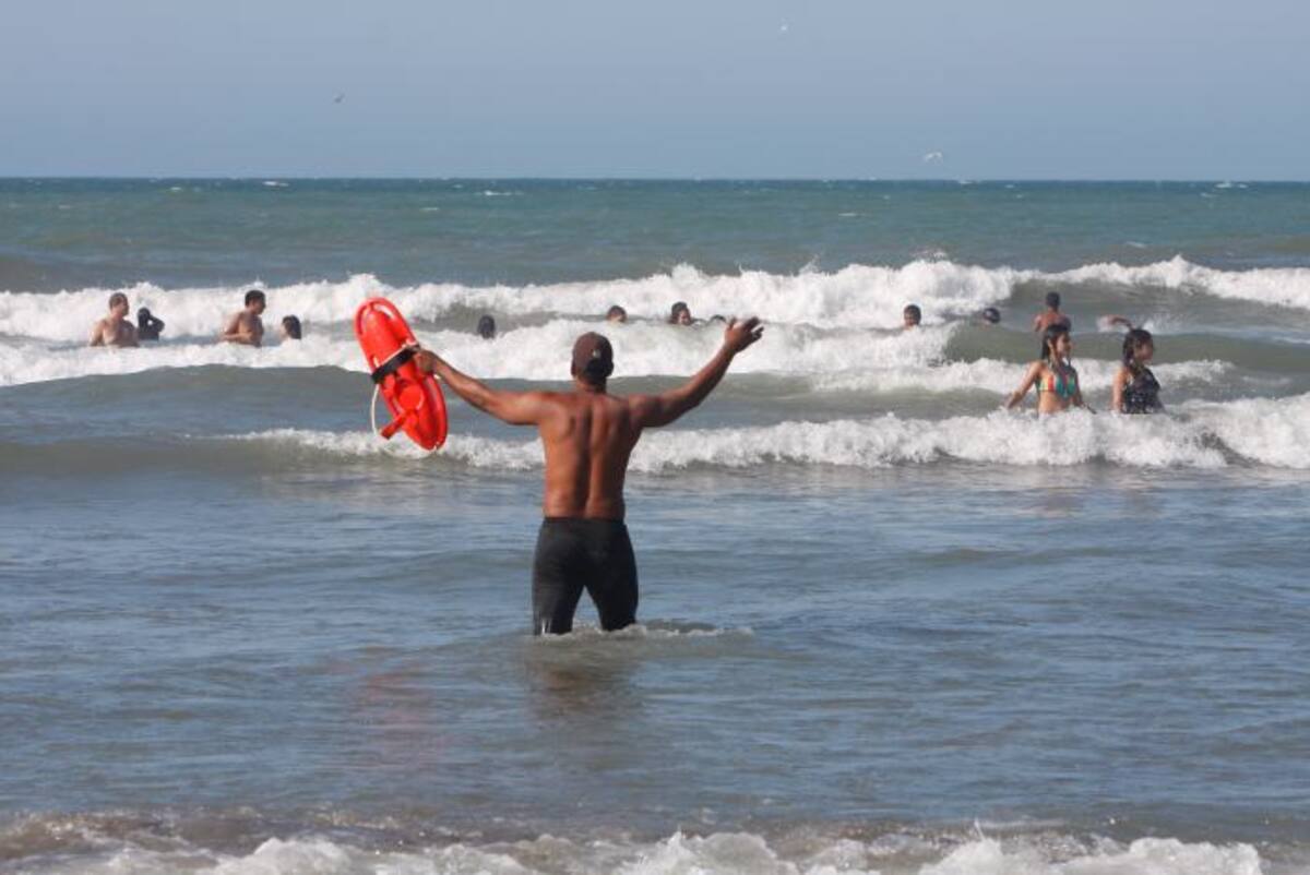 Las autoridades hacen un llamado a los padres de familia para que no descuiden a sus hijos cuando vayan a la playa y extremen las medidas de seguridad para evitar hechos lamentales. ARCHIVO EL UNIVERSAL