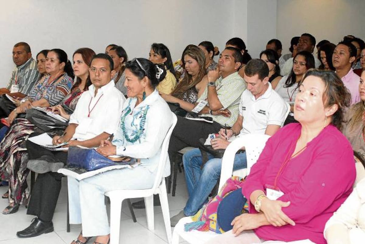 Alcaldes de varios municipios, gestoras sociales y equipos que trabajan con infancia y adolescencia participaron en la jornada.