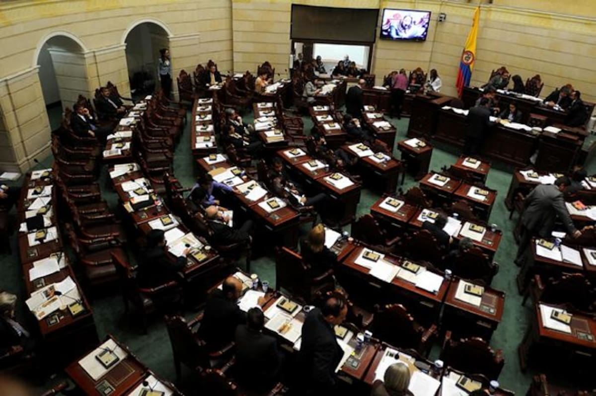 El Ministerio de Hacienda radicará este martes en el Congreso un proyecto de traslados presupuestales. COLPRENSA