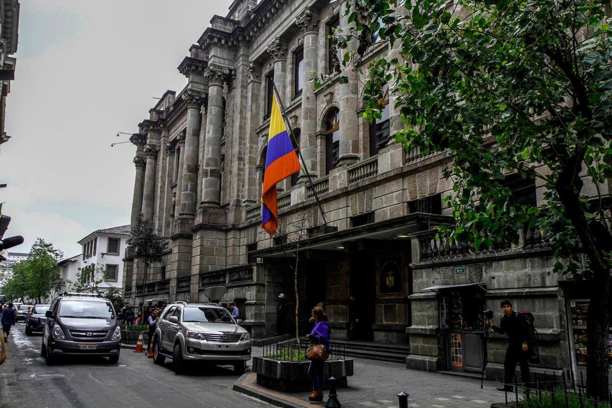 Investigan presunto tráfico de influencias en la Vicepresidencia de Ecuador