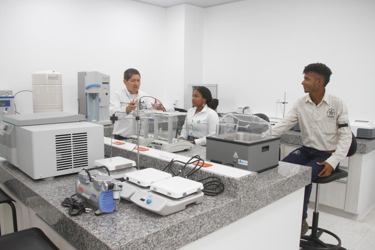 Econova Caribe está dotado de laboratorios. // Luis E. Herrán -EU.