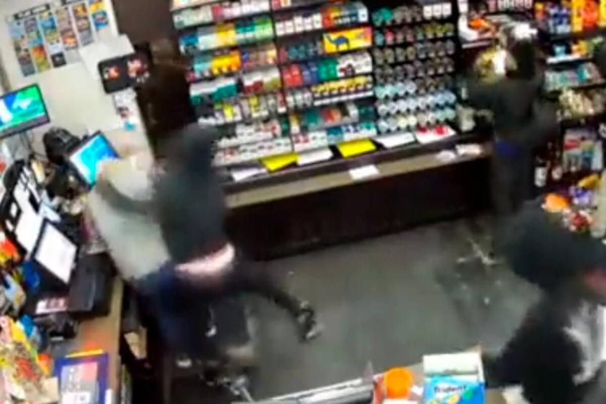 Video: agarraron a puños a una trabajadora para robar una tienda