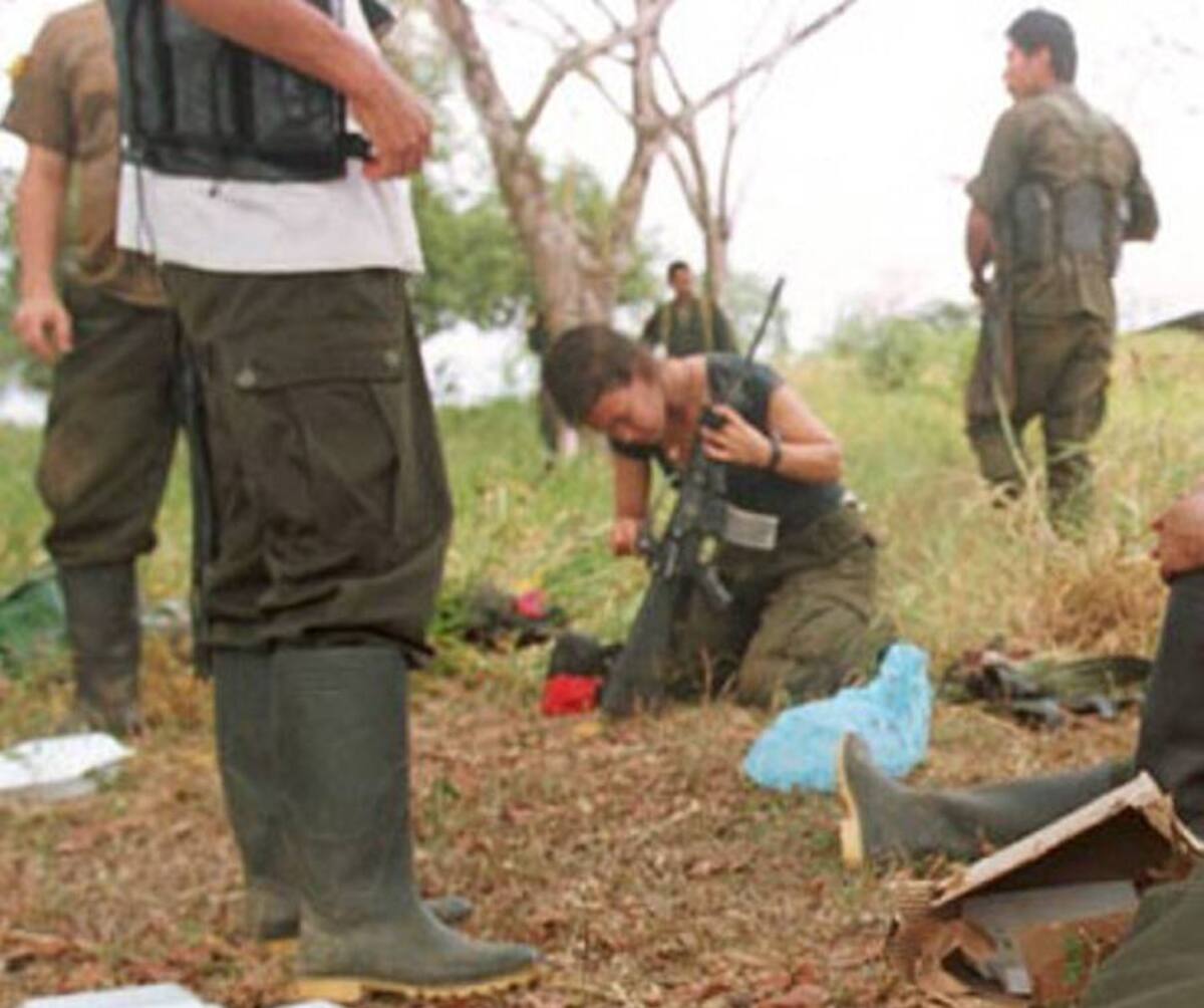 Las Farc estarían reclutando menores en colegios de Cali. Alerta entre las autoridades, quienes piden apoyo a los padres de familia. ARCHIVO