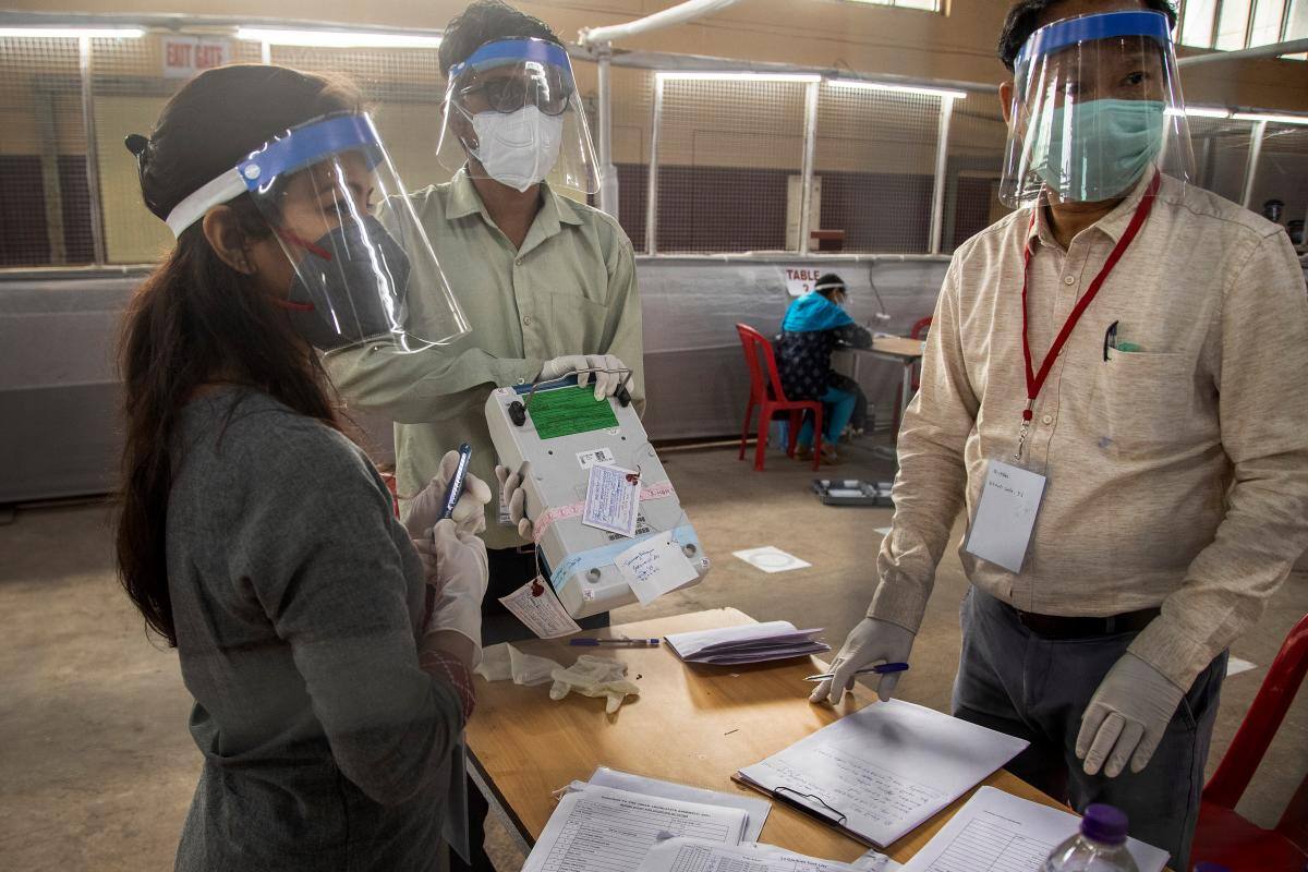 India: Castigo a quienes no entreguen equipos contra virus