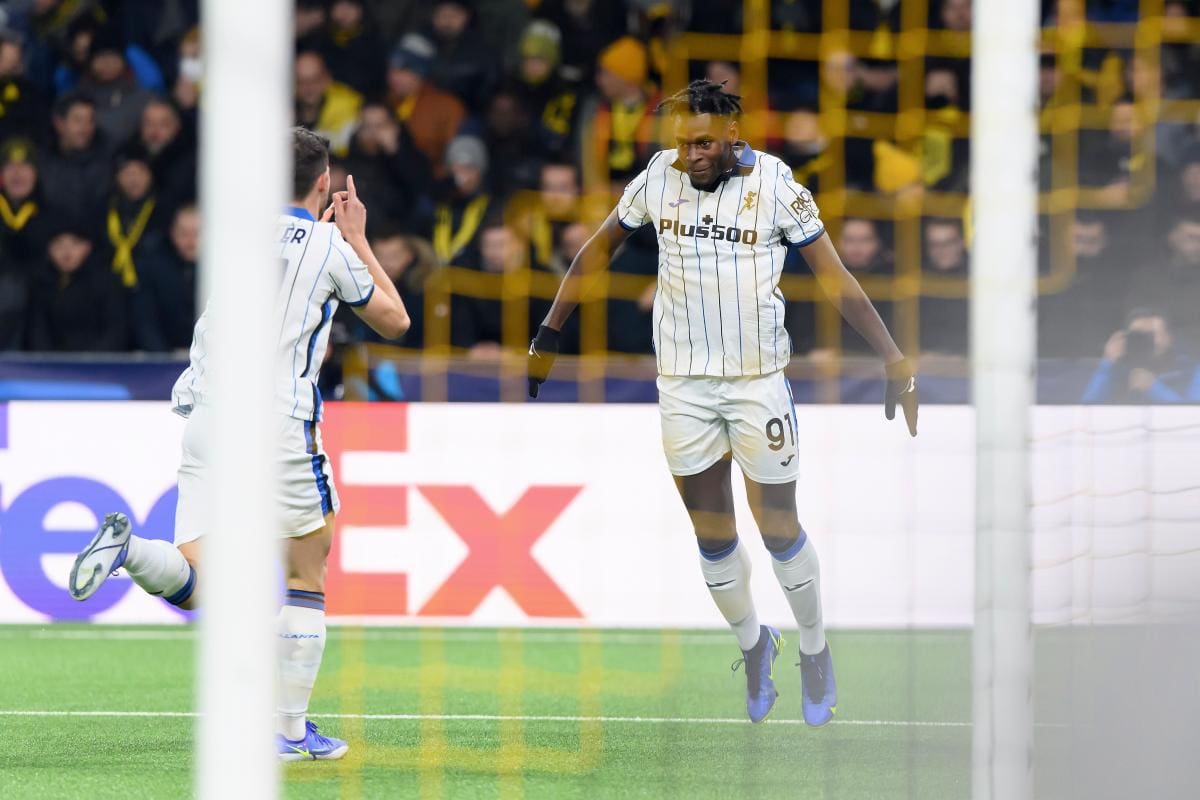 Duván Zapata alcanza los dobles dígitos por sexto año consecutivo en Italia