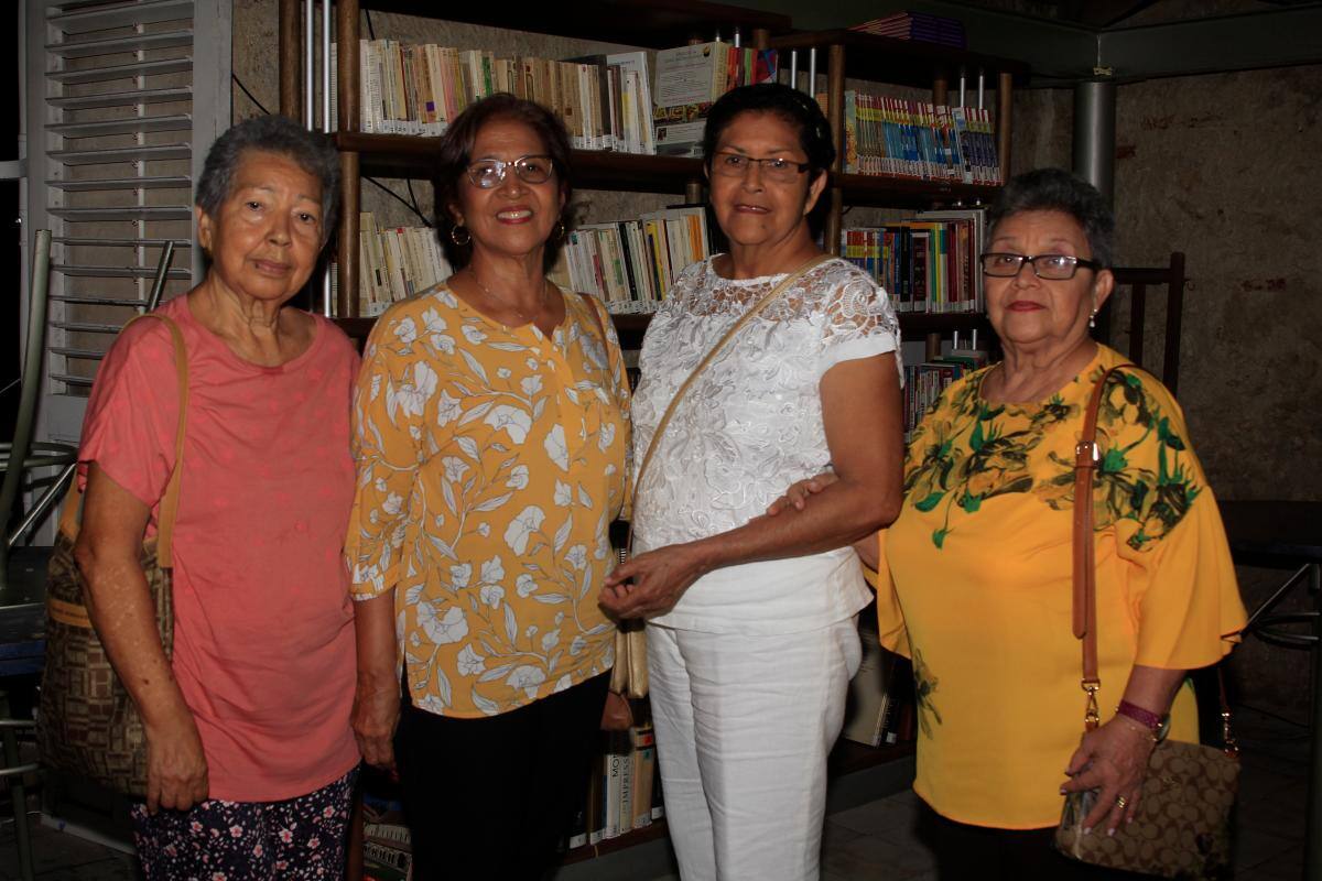 Consuelo Fernández, Sonia Mackenzie, Aura Beatriz Castro y Leonor Guerrero de Vargas.