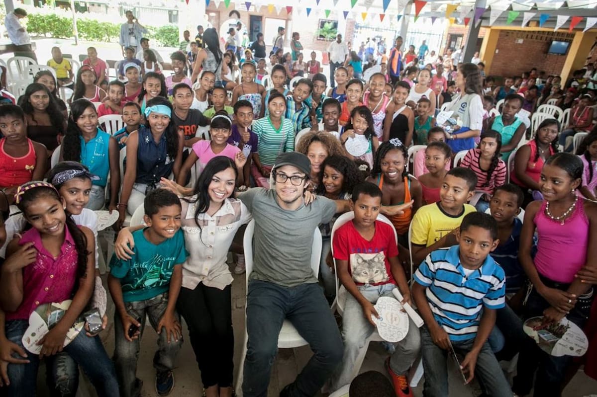 Gael García estuvo en una charla con los niños de El Pozón.