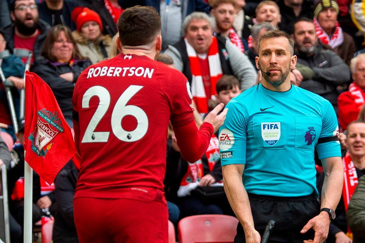 Revelan video de la agresión de árbitro a jugador del Liverpool