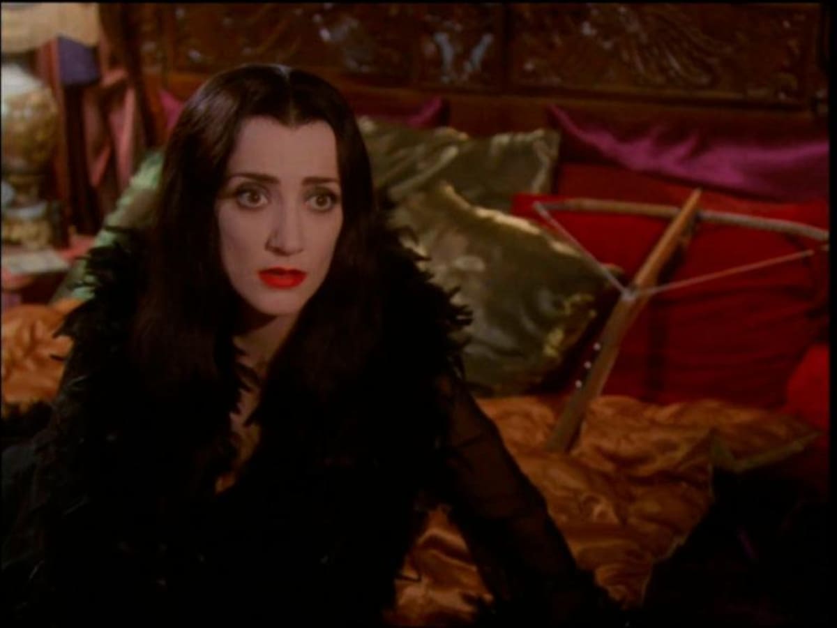 Ellie Harvie, Morticia en 1998 en ‘Los nuevos locos Addams’.