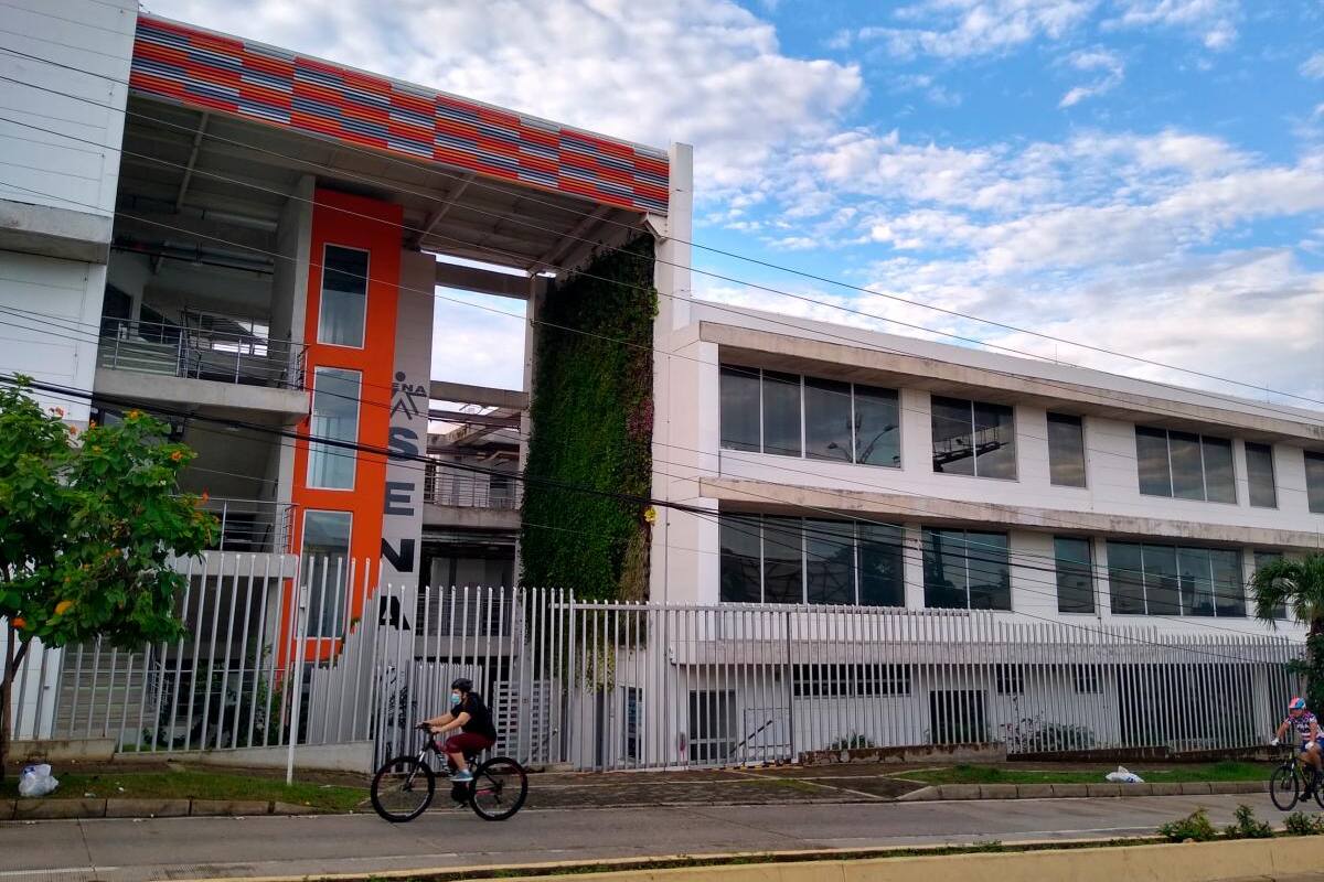 Forman a trabajadores de la salud en manejo de vacunación contra el COVID