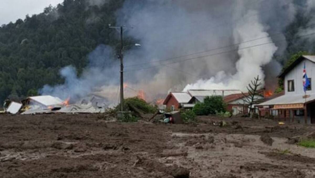En Villa Lucía no hay bomberos y los propios pobladores han tratado de controlar la situación. Twitter.