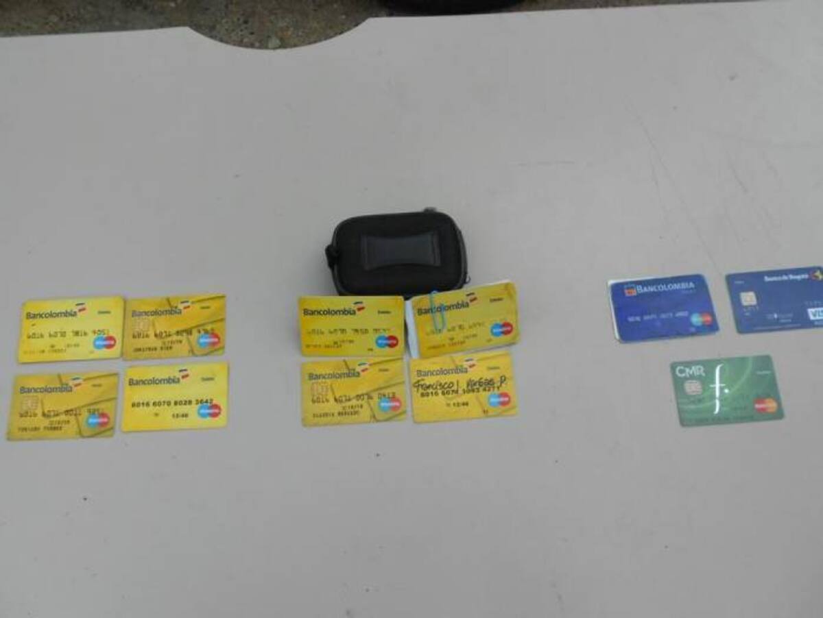 La Mecar se incautó de las tarjetas de créditos. Una de estas pertenecía a un particular en Pereira. Cortesía MECAR
