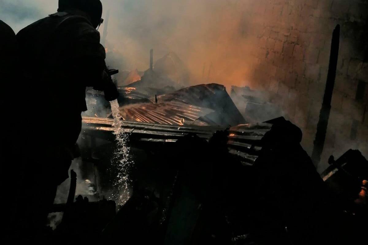 ¡Tragedia! Familia queda en la calle por incendio en El Pozón