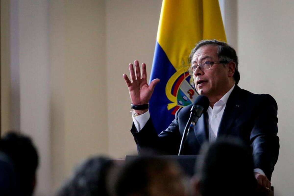 Petro advierte que el paramilitarismo busca tomarse el noroeste del país