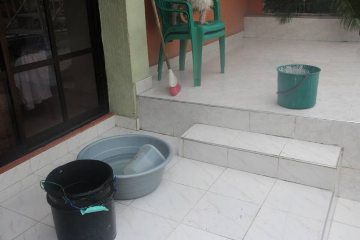 Tanques y “poncheras” se veían en las terrazas de las casas para recolectar el tan preciado líquido. DANIELA BUELVAS- EL UNIVERSAL