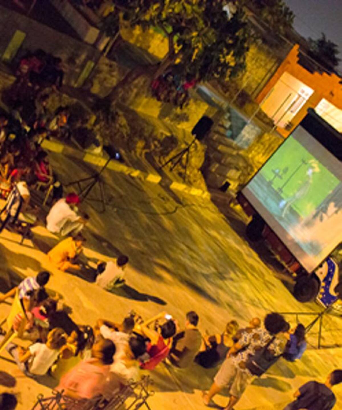 Película proyectada en un barrio de Cartagena. Imagen: FICCIFESTIVAL.