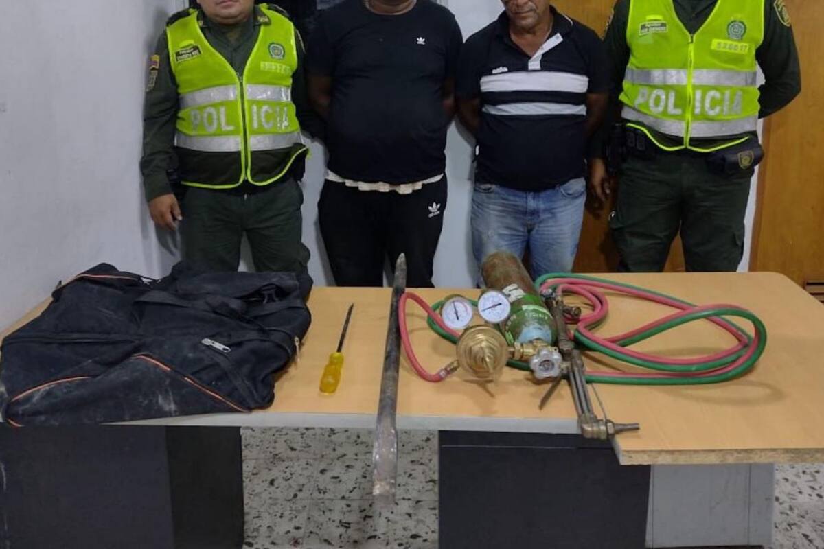 Los capturan cuando trataban de violentar una caja fuerte