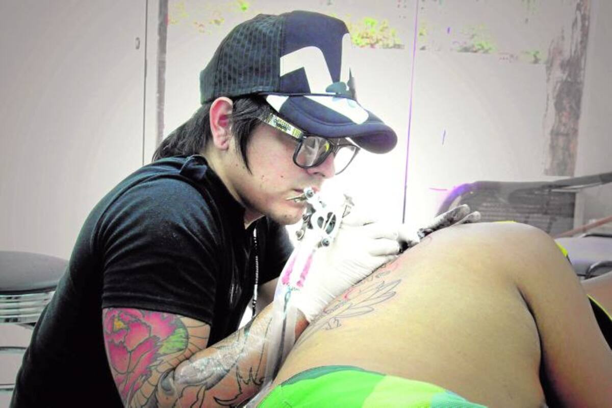 Erick Del Castillo tatúa desde sus 20 años. FOTOS: CORTESÍA