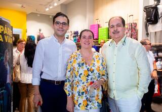 Inauguración de almacén Totto en La Serrezuela