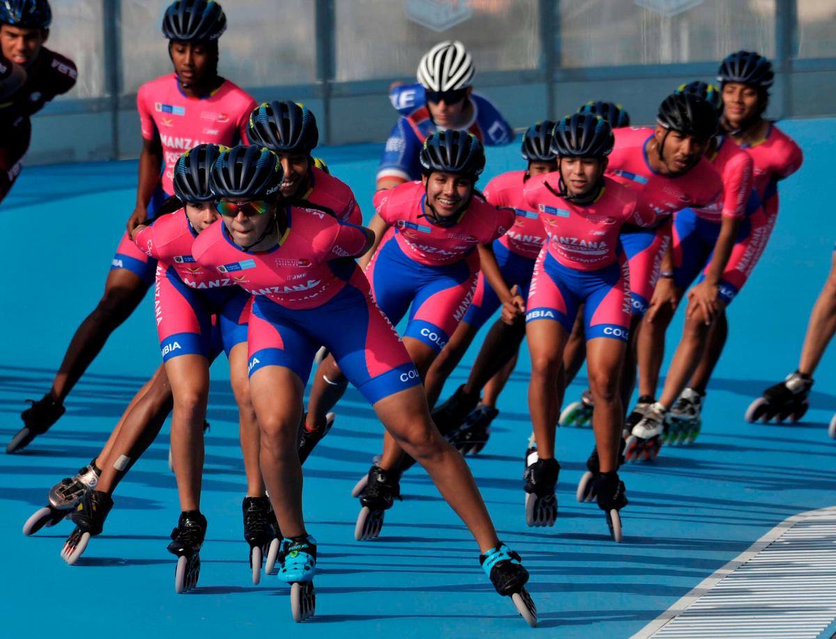 Geinny Pájaro (primer plano), patinadora cartagenera que estará con Colombia en el Mundial de Patinaje que se celebrará en Barcelona a partir del 7 de julio. //cortesía luis ramírez